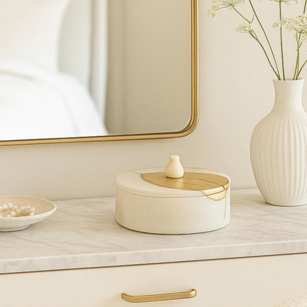 Elegant Decorative Box with a Luxurious Leaf Design - Gold