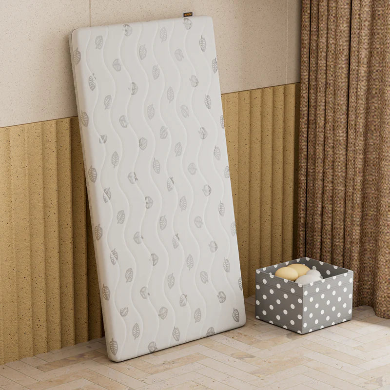 مرتبة سرير الأطفال موديل 598G و أبعاد 115x62x4.5 سم - مصنوعة من ألياف جوز الهند العضوية وهي مادة آمنة لمرتبة سرير الطفل لأنها ألياف ثابتة وطبيعية وجيدة التهوية